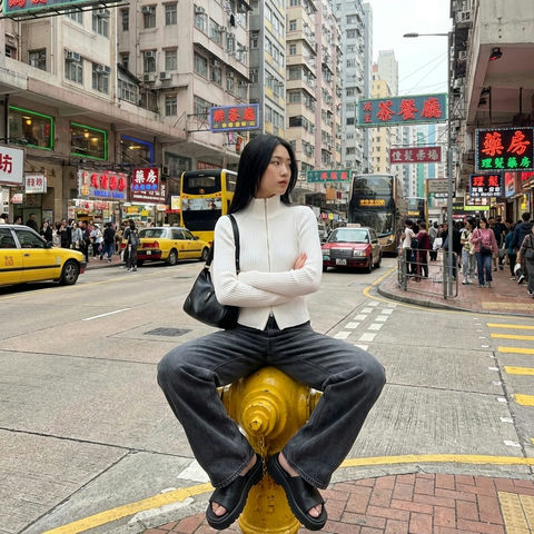 霓虹街头的自信女郎 效果预览