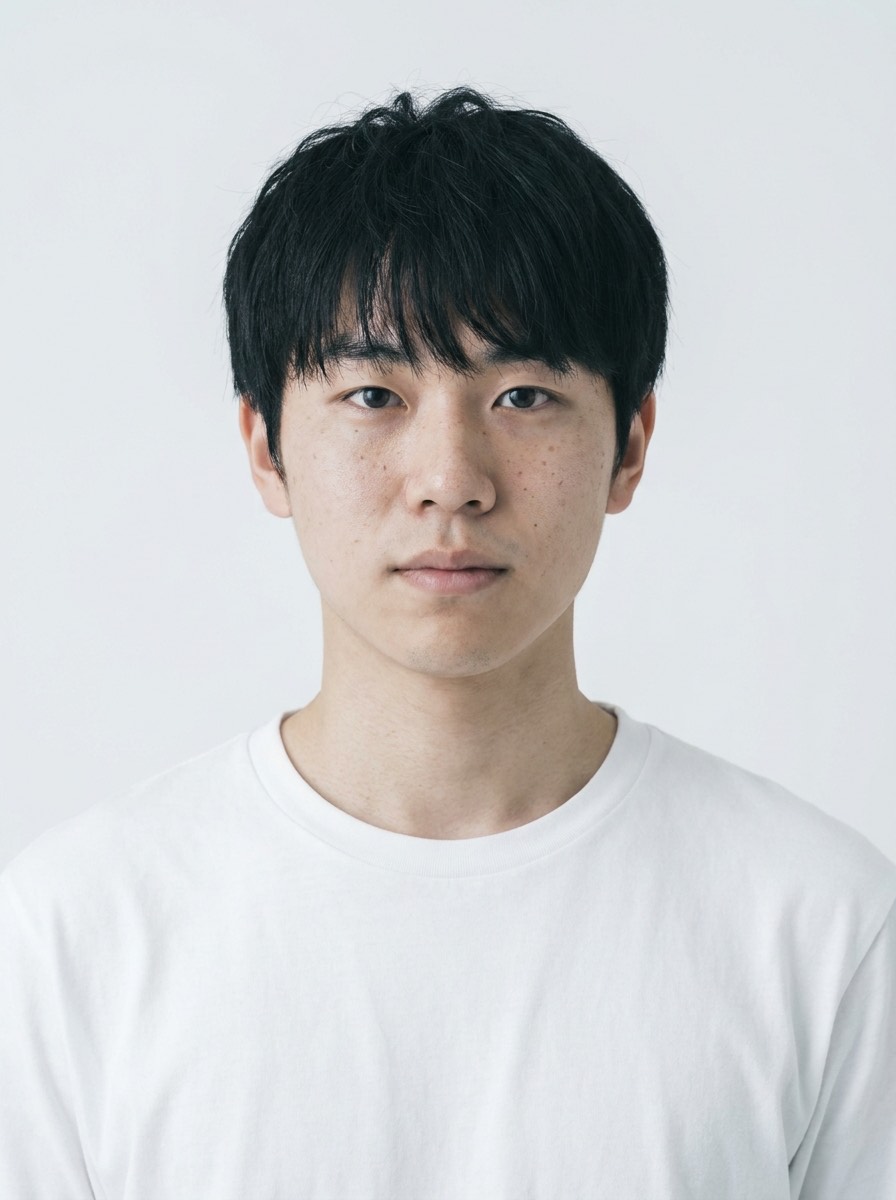 极简干净亚洲男性正面肖像